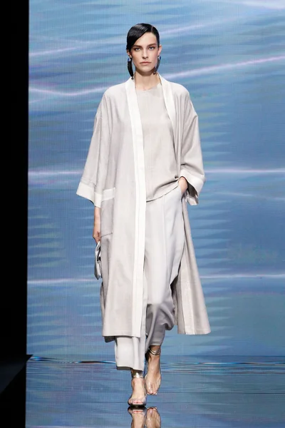 Look 18